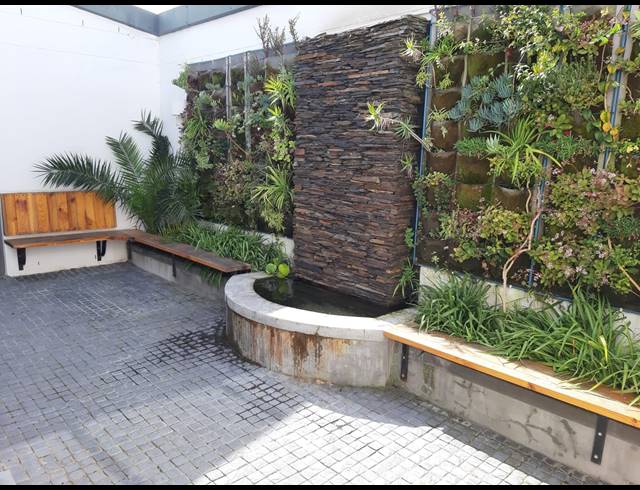 180M² BUSINESS TO LET IN WOODSTOCK